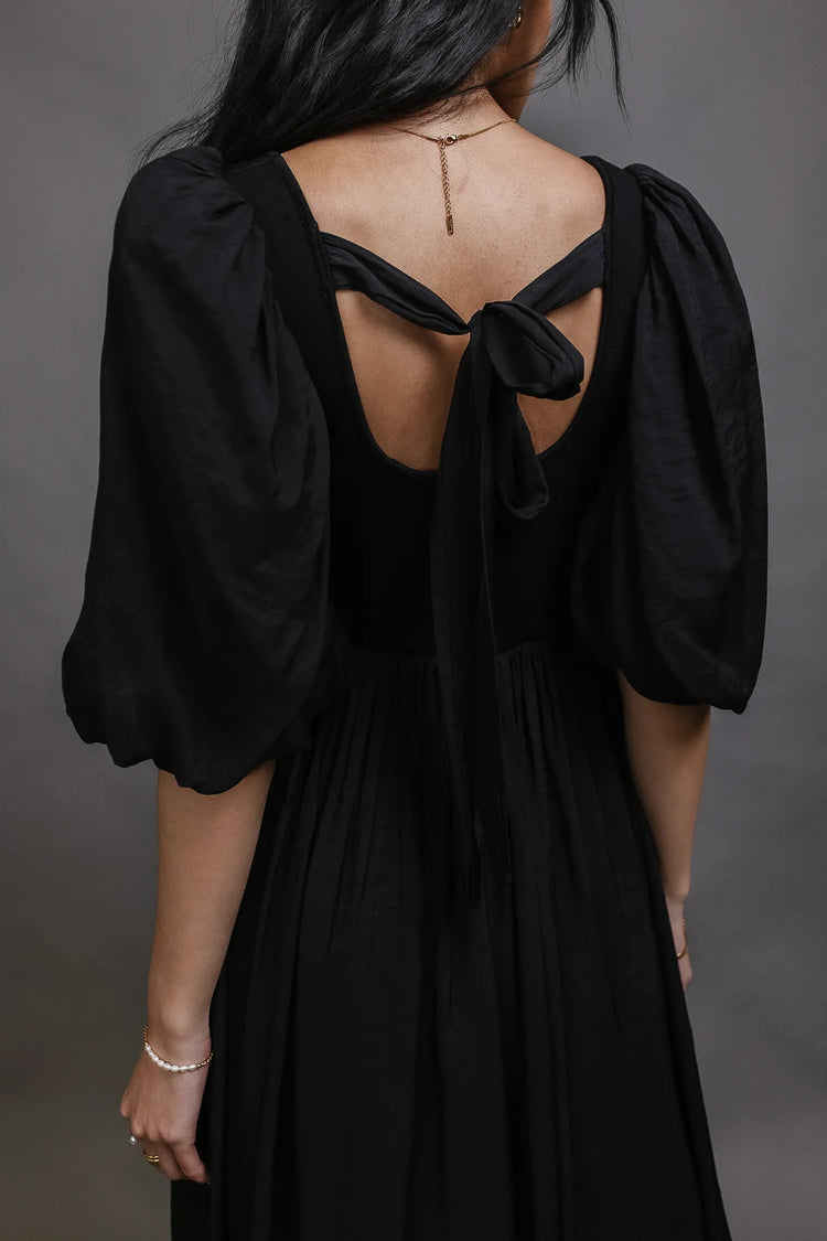 Woven dress in black 