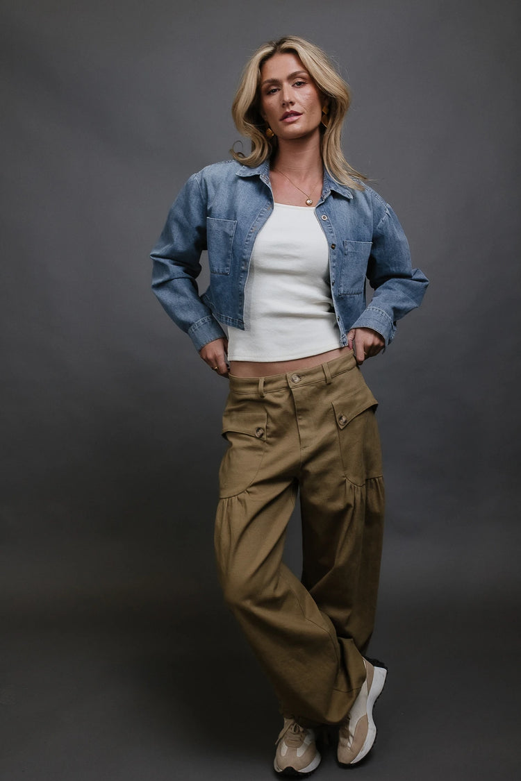 Ribbed top paired with an olive pants 