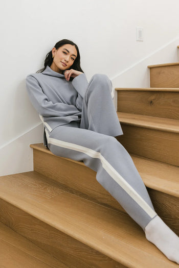 Sweater in blue paired with a blue sweatpants