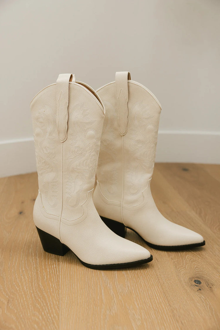 Cowgirl boots in white 