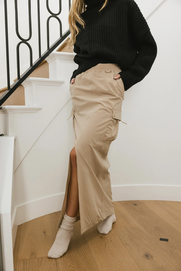 Two hand pockets cargo skirt in taupe 