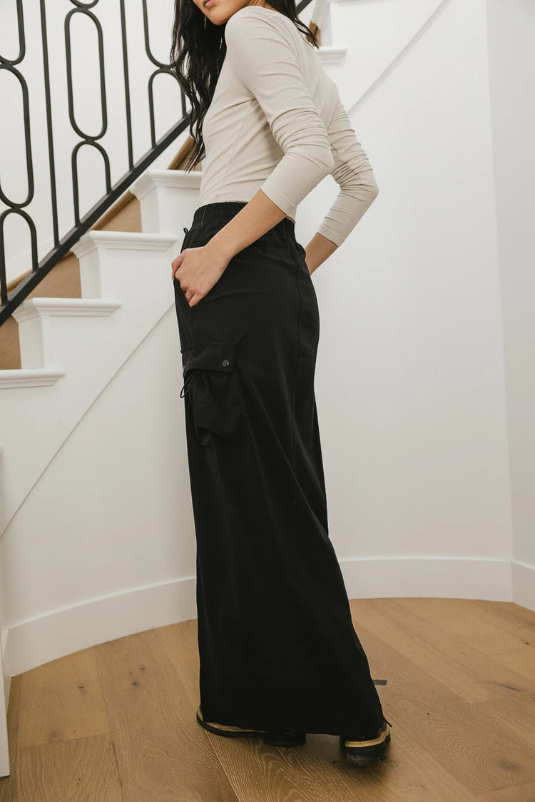 Elastic waist cargo skirt in black 