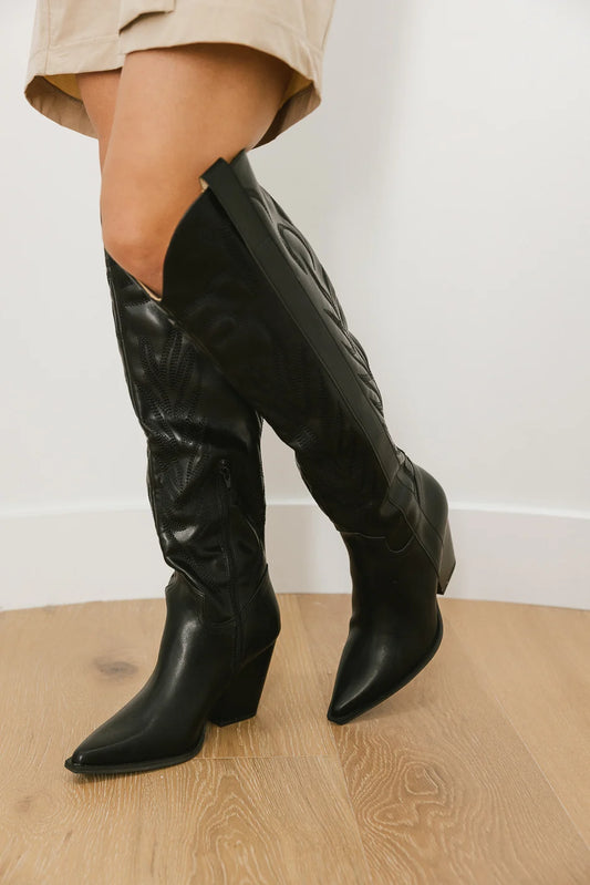 Pointed toe knee high cowgirl boots in black 