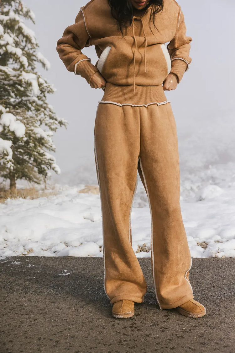 Thick elastic waist pants in camel 