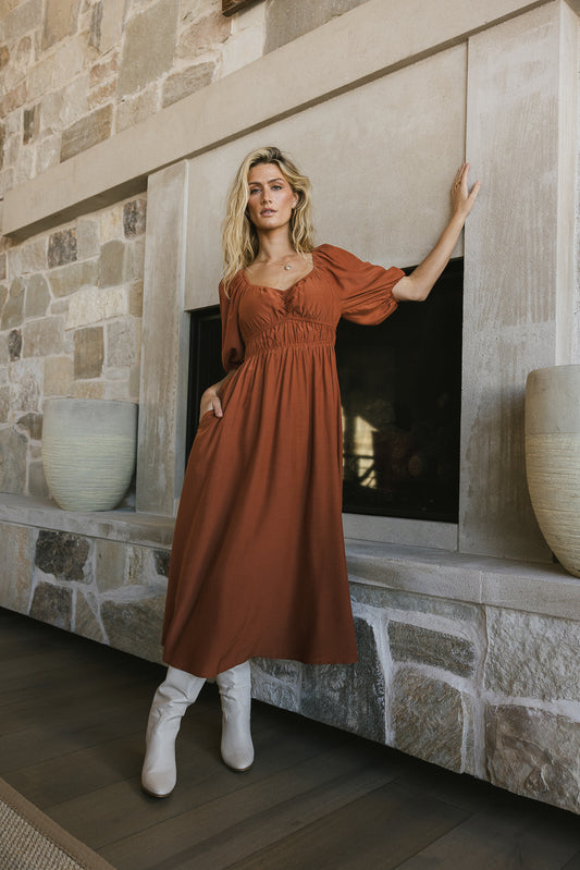 Two hand pockets puff sleeves dress in rust 