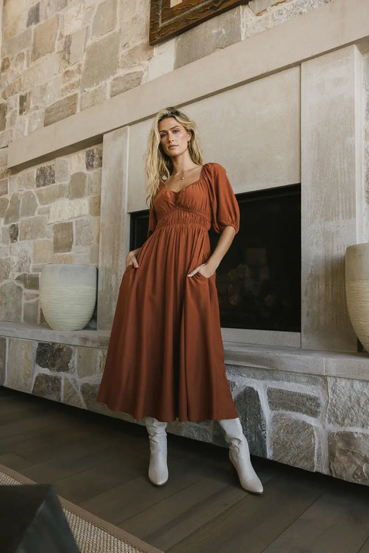 Two hand pockets dress in rust 