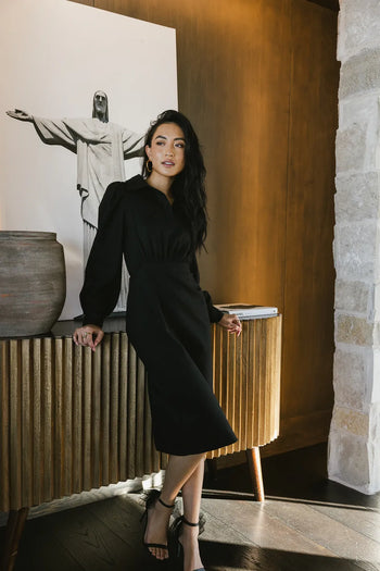 Collared dress in black 