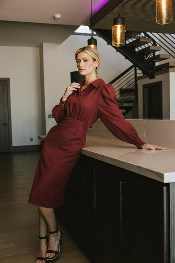Long sleeves collared dress in burgundy 