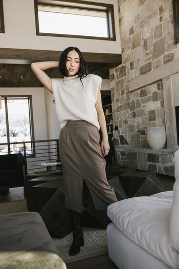 Front slit skirt in taupe 