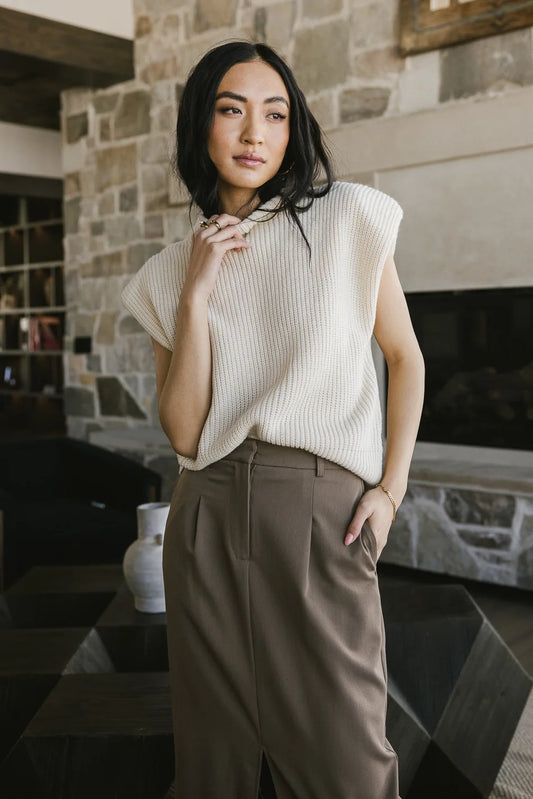 Ribbed pad sweater in beige 