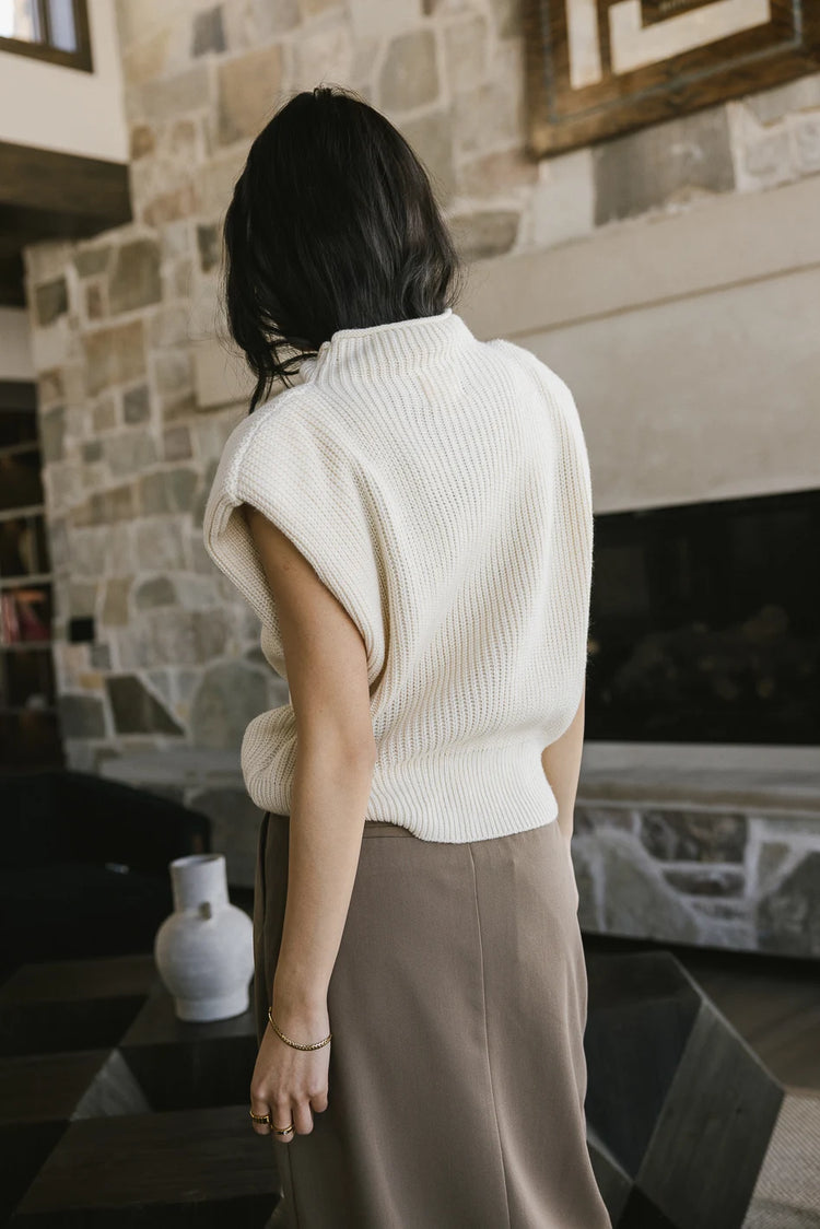 Mock neck [ad shoulder sweater in beige 
