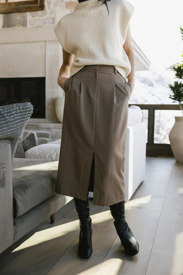 Two hand pockets skirt in taupe 