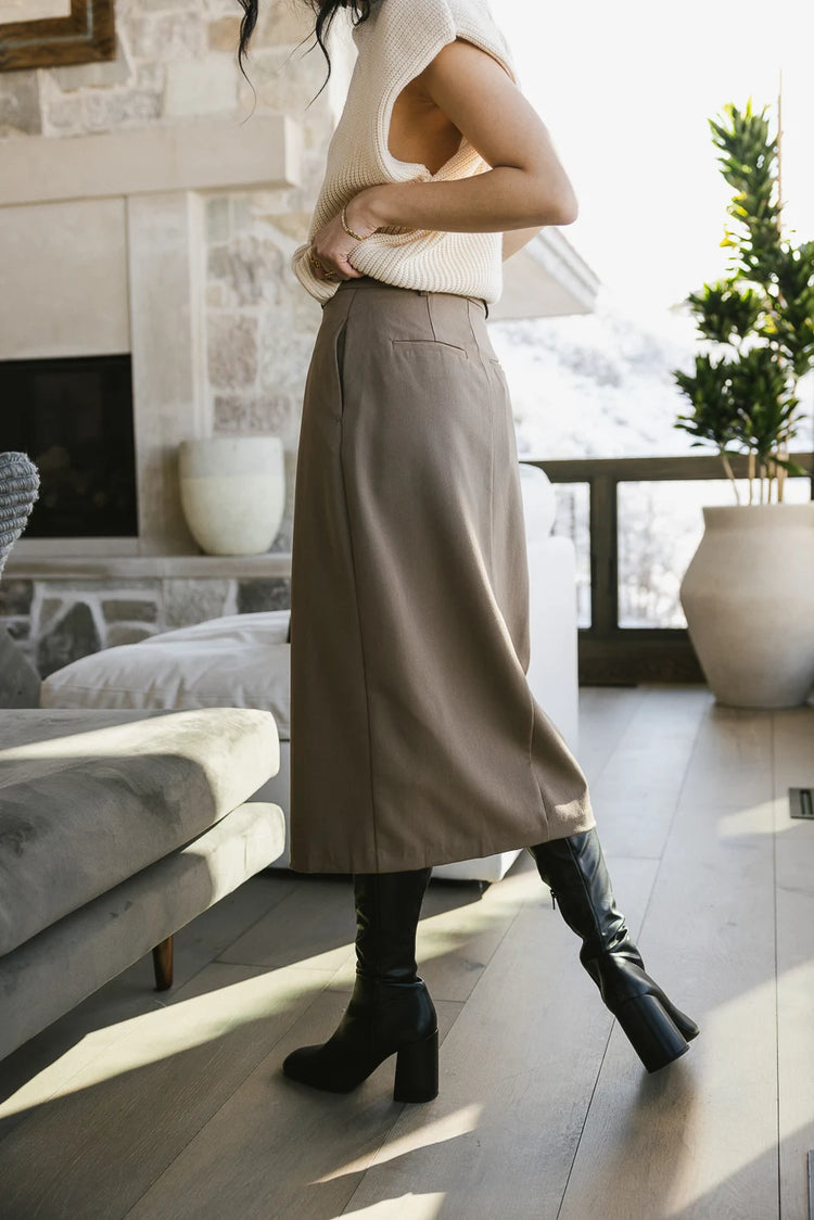 Midi skirt in taupe 