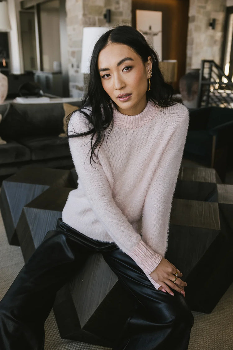 Ribbed neck sweater in pink 