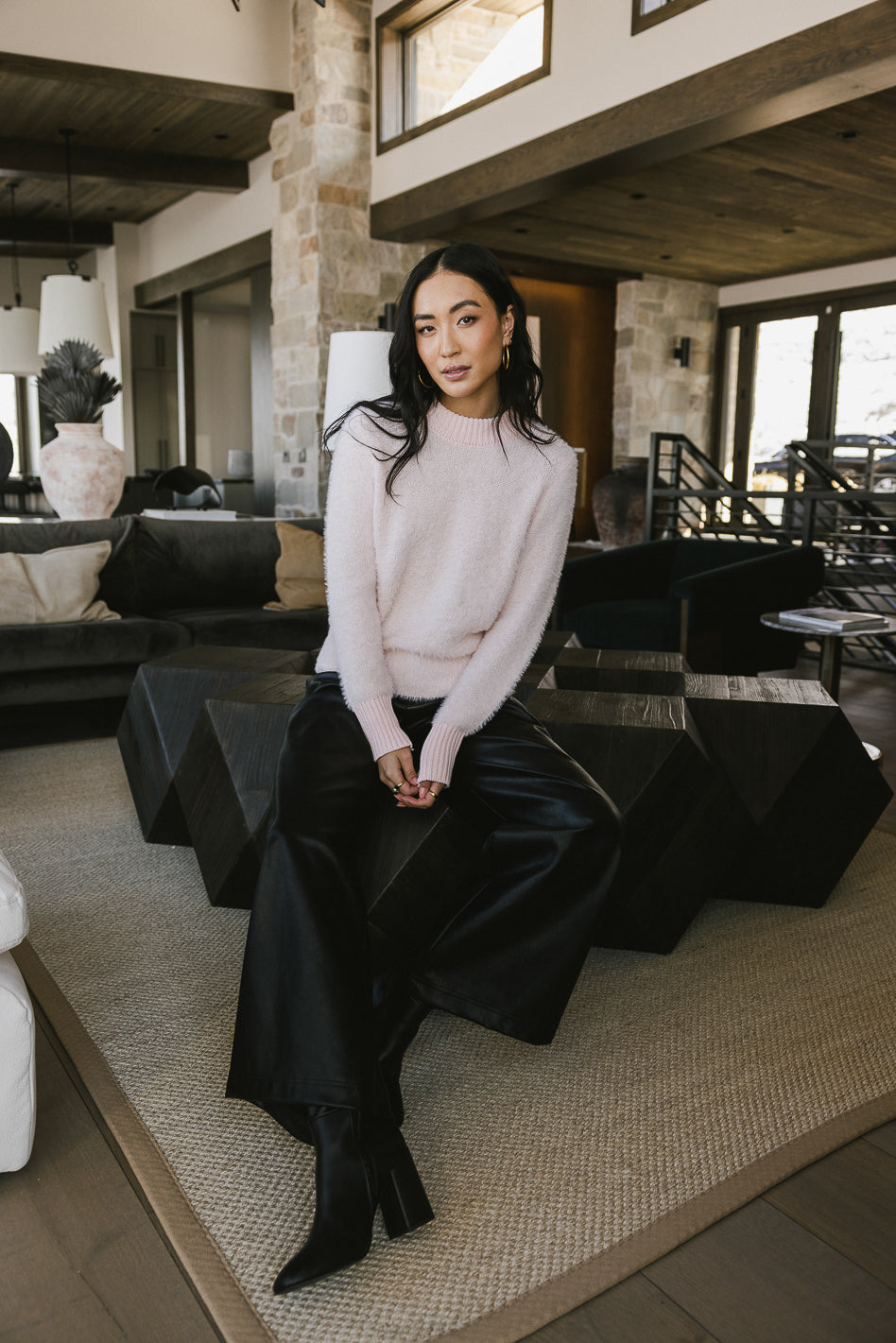 Long sleeves fuzzy sweater in pink