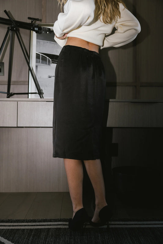 Woven skirt in black 