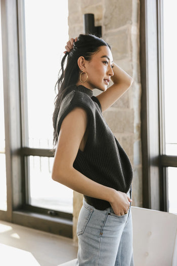 Short sleeves shoulder pad sweater in charcoal 