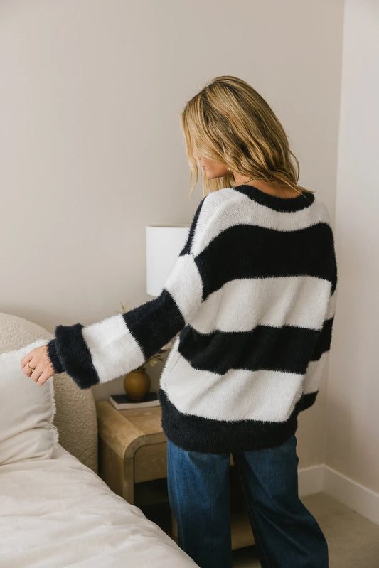 Knit sweater in black and white 