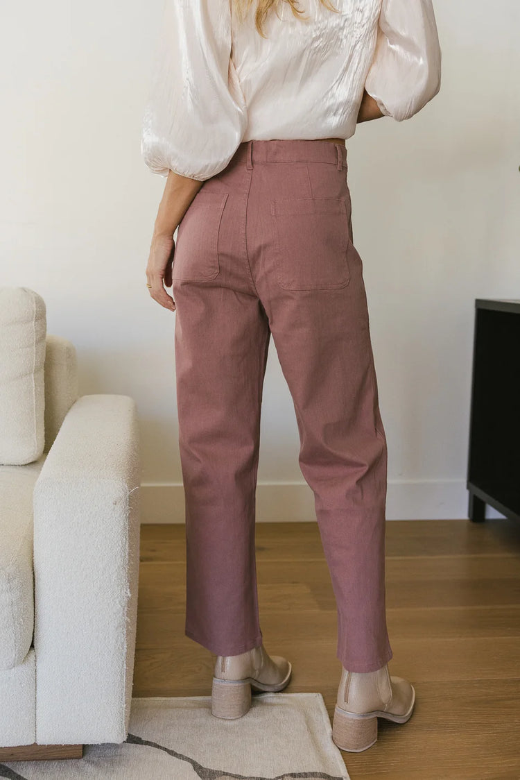 Two back pockets pants in mauve 