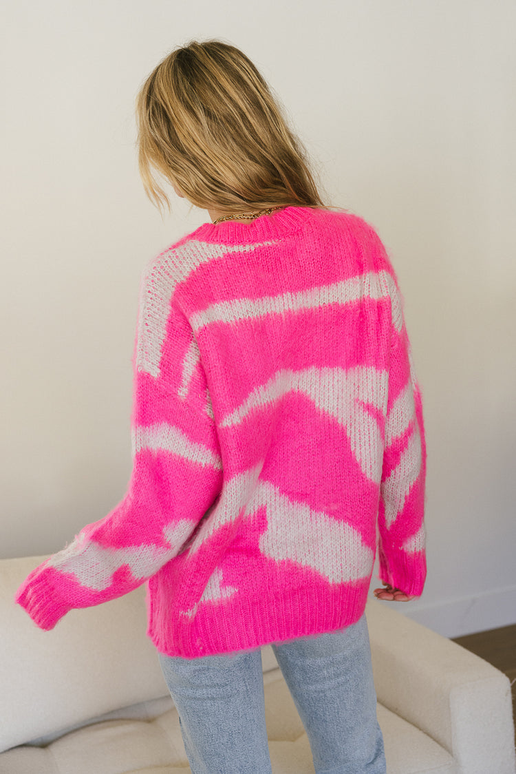 Abstract sweater in pink and white
