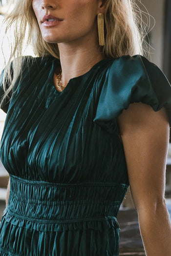 Round neck pleated dress in teal 