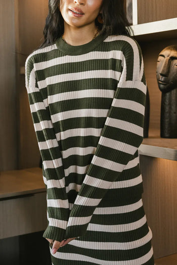 Round neck sweater in green 