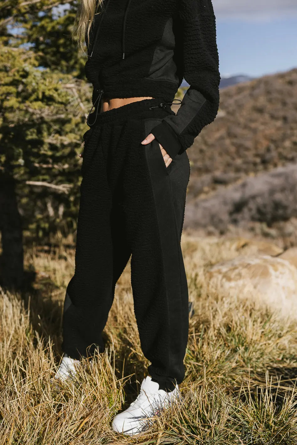 Two hand pockets sherpa pants in black 