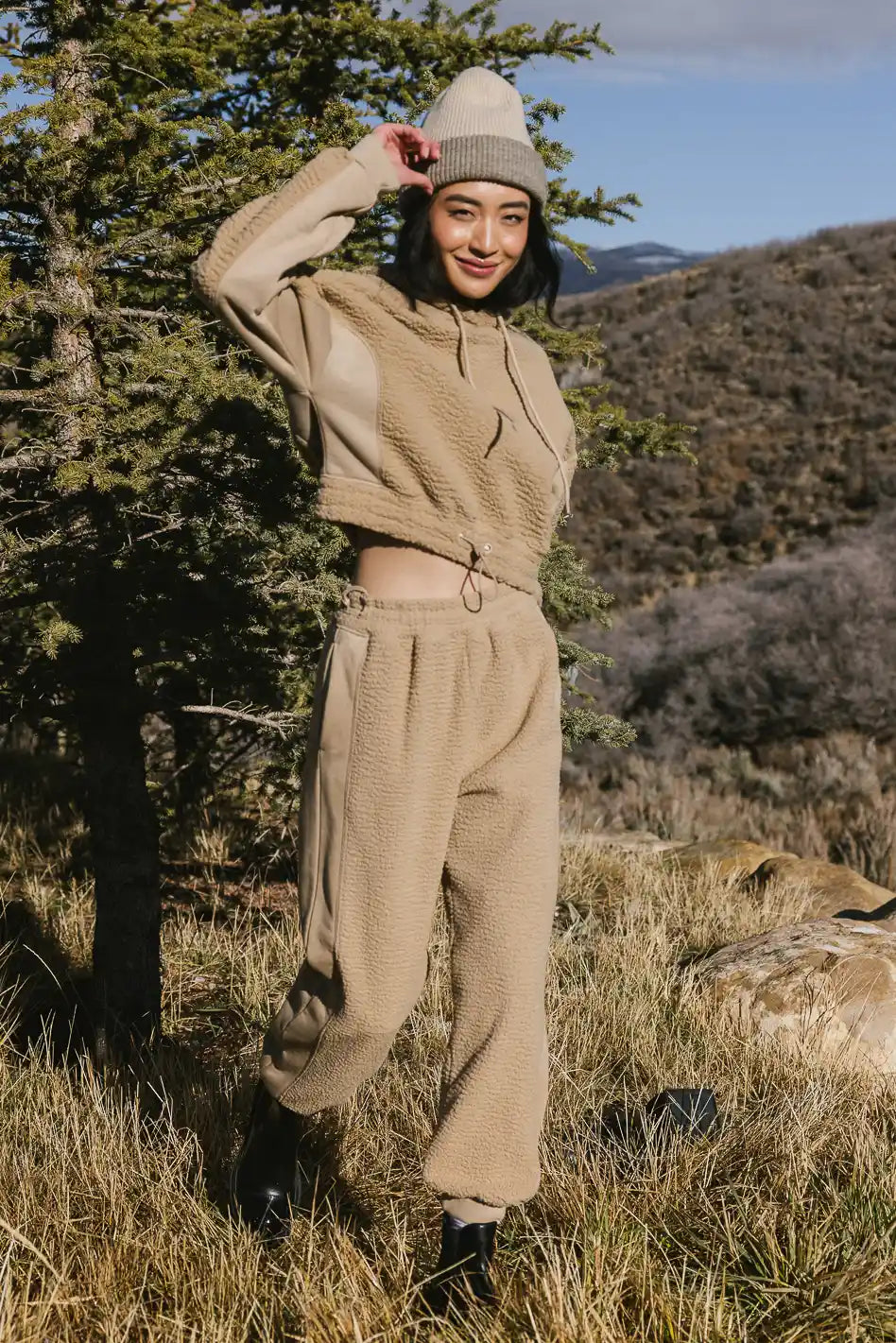 Sherpa joggers in camel 