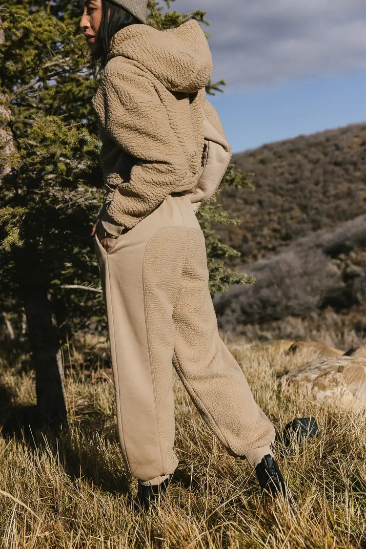 Ribbed leg cuff sherpa joggers in camel 