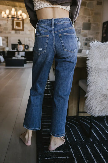 Two back pockets distressed jeans in medium wash 