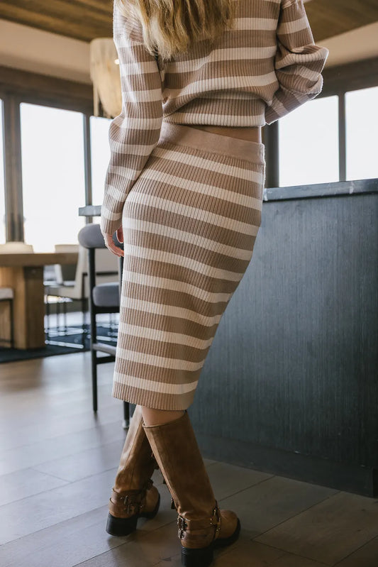 Thick waist striped skirt in taupe 