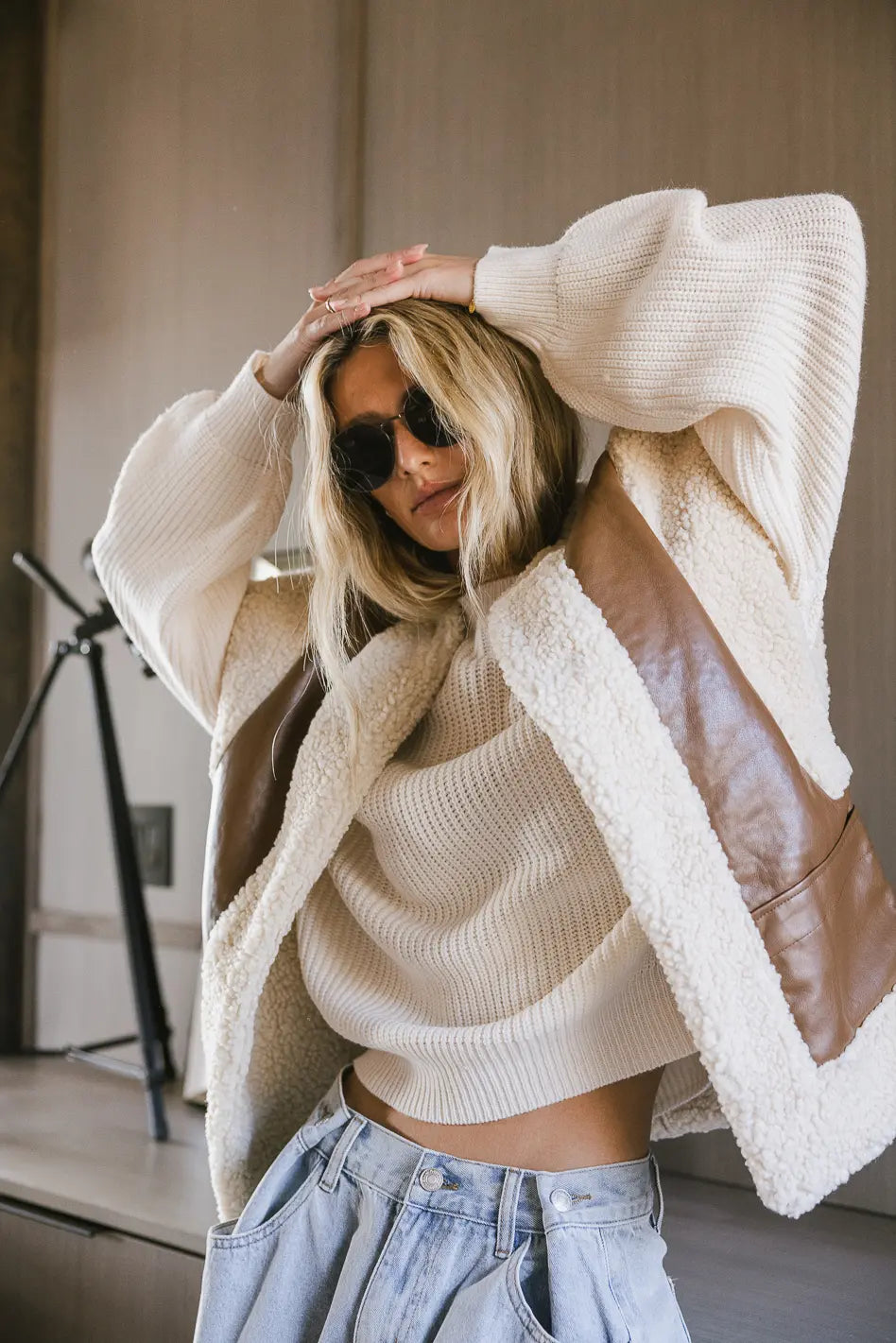 Two hand pockets leather vest in brown 