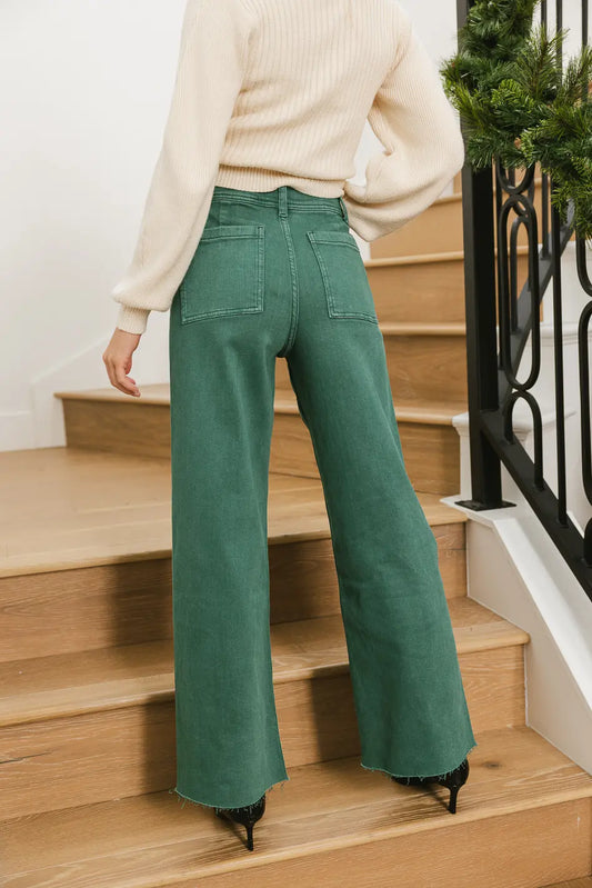 Two back pockets wide leg jeans in green 