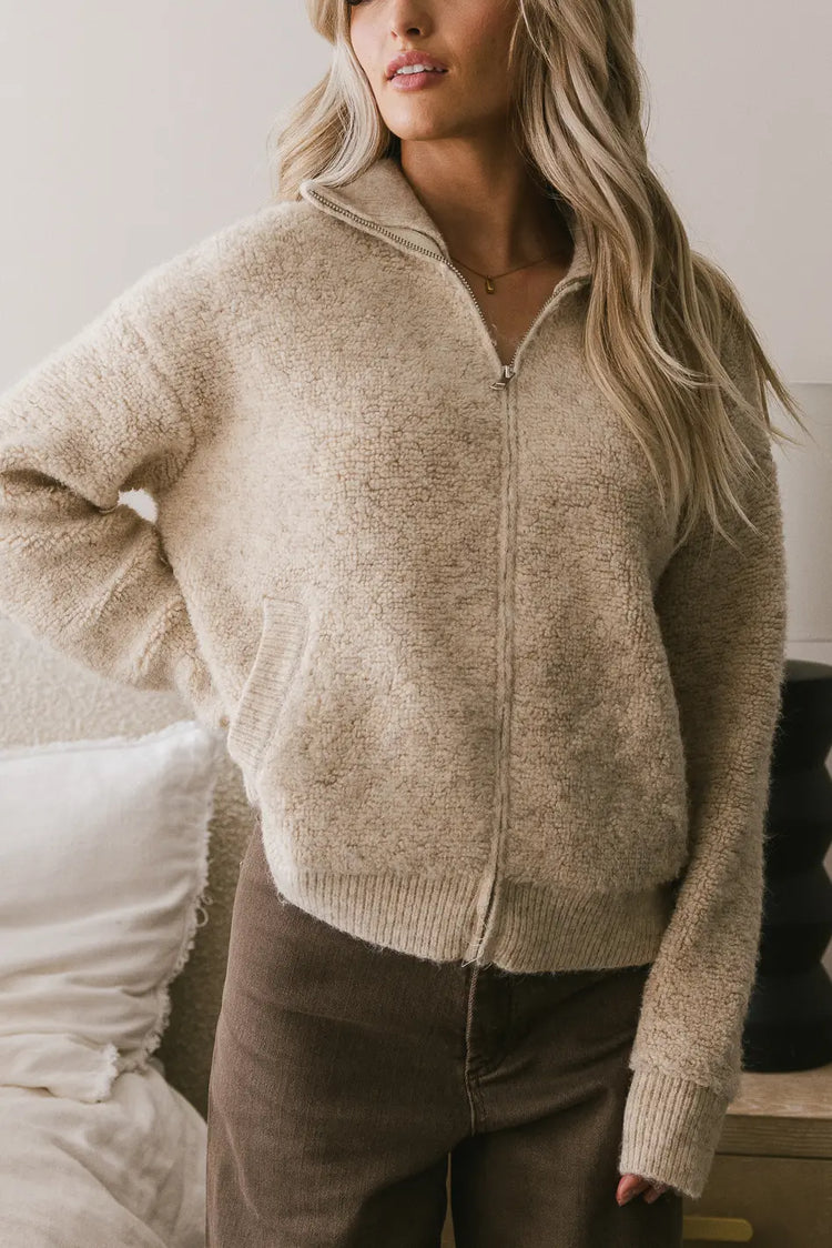 Ribbed hem sweater in taupe 