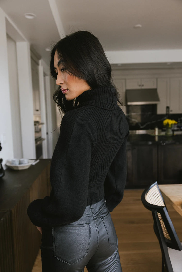 Ribbed sweater in black 