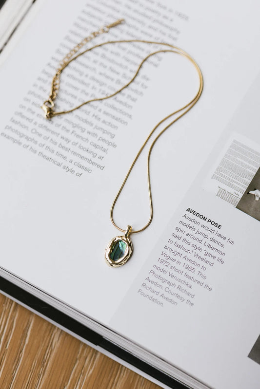 Pendant emerald necklace 