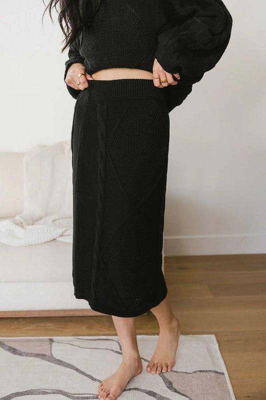 Elastic waist cable knit skirt in black 