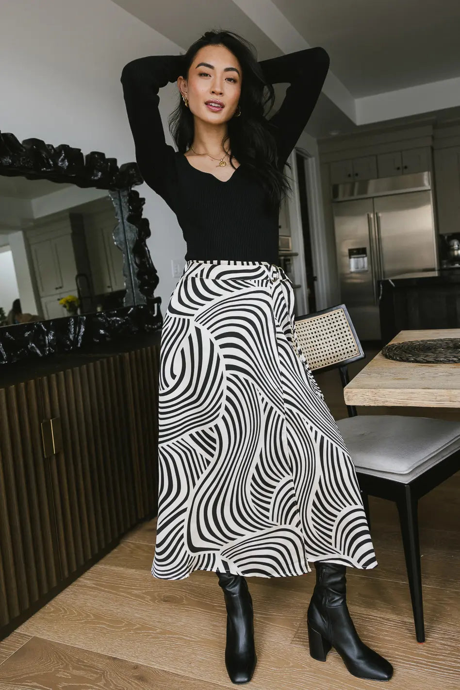 Woven skirt in black 