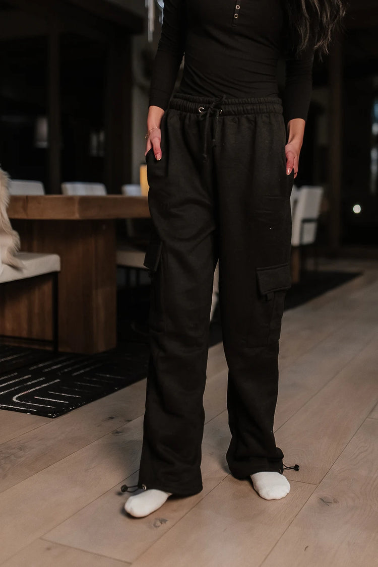 Elastic waist cargo pants in black 