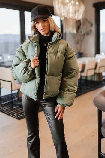 detachable sleeve puffer jacket