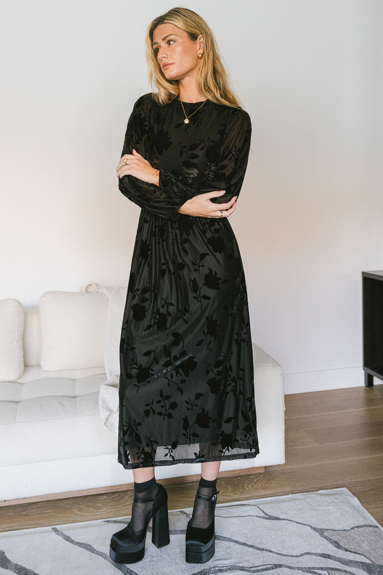 long sleeve velvet dress in black