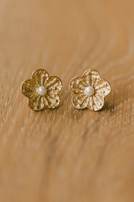 Flower earrings in gold 