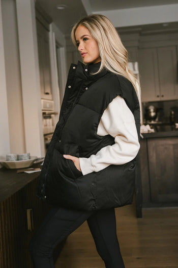 snap button up vest in black 