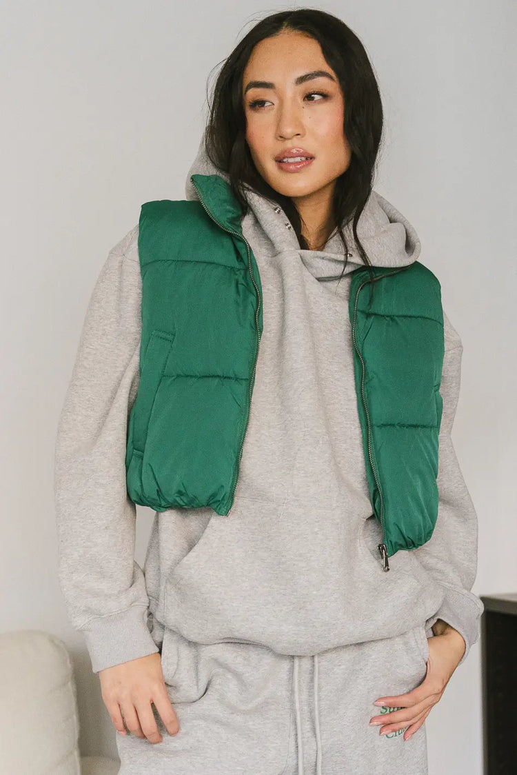 zip up puffer vest in green