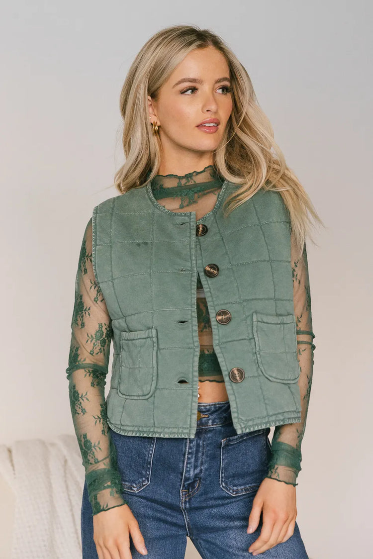 Two front hand pockets vest in sage 