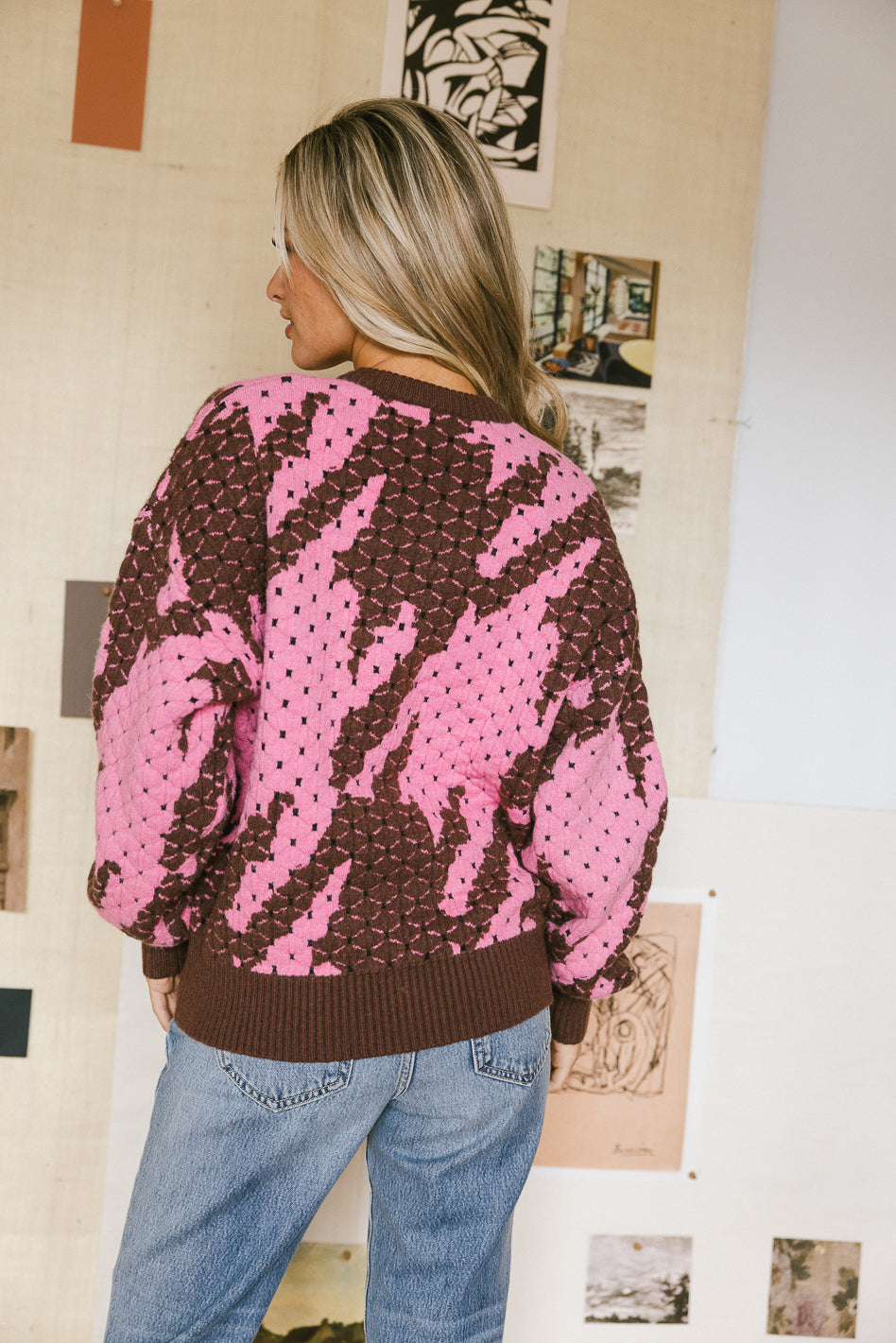 abstract sweater in pink