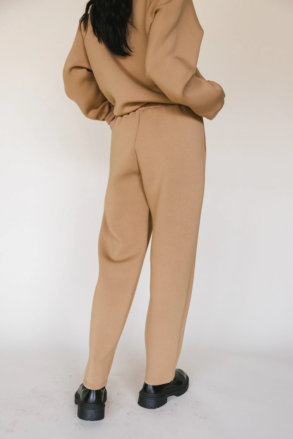 elastic waist on camel sweatpants