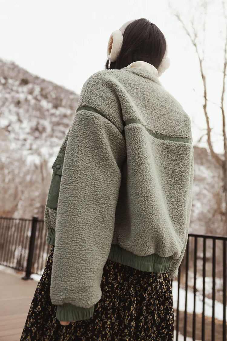 Long sleeves cozy sherpa jacket in olive 