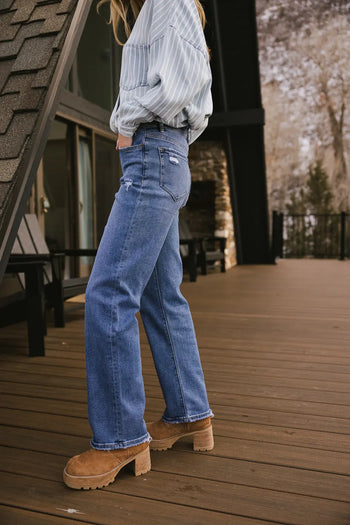 Wide leg jeans in medium wash 