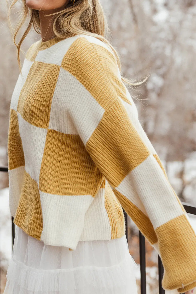 Long sleeves checkered sweater in mustard 